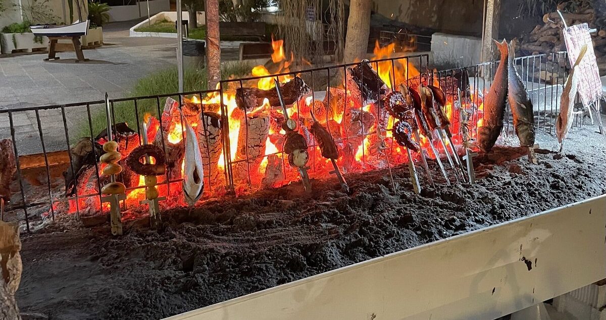 restauranteclubnauticotorrehoradada_zona-de-espetos